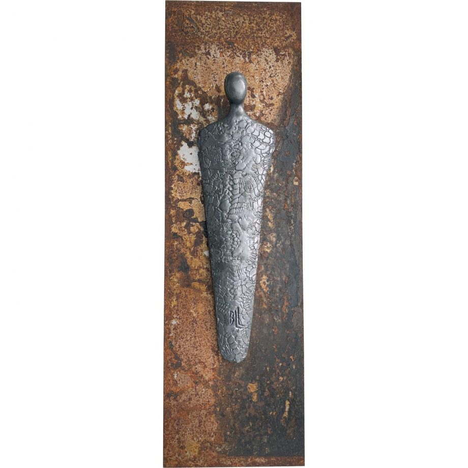 Veggskulptur på metall