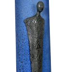 Veggskulptur på metall