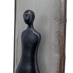 Keramisk veggskulptur på metall