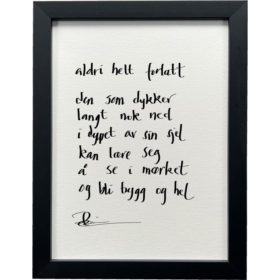 Sort ramme 20 x 26 cm "aldri helt forlatt", dikt