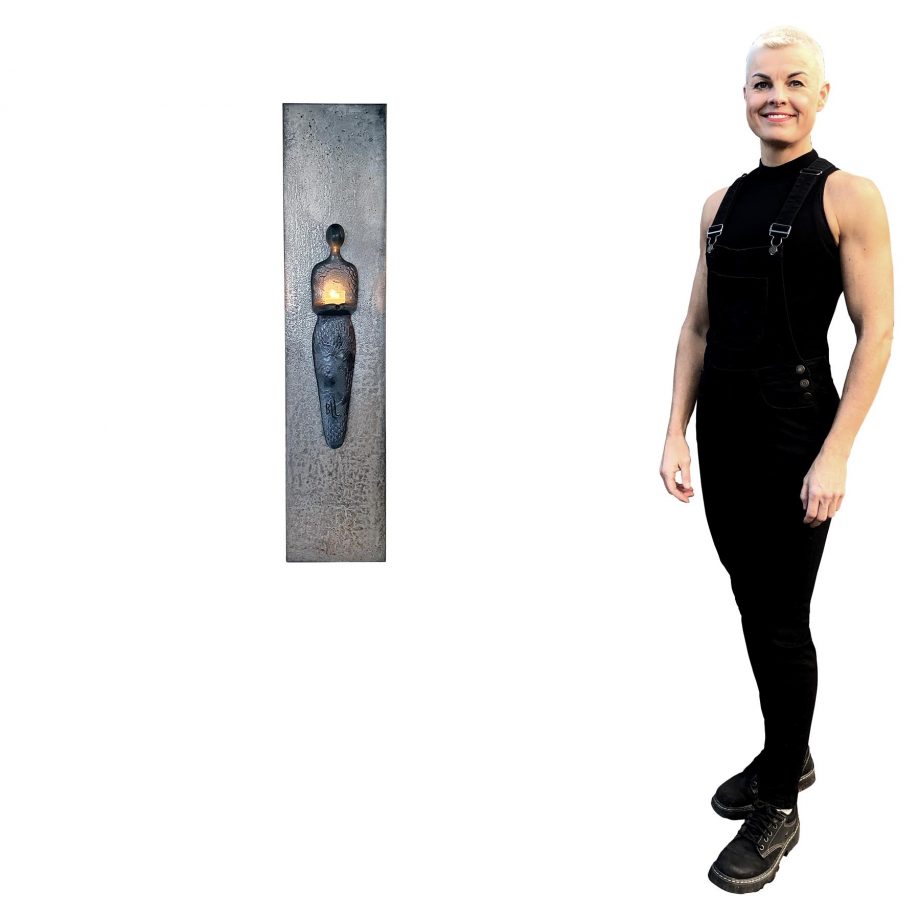 Lysdame på metall