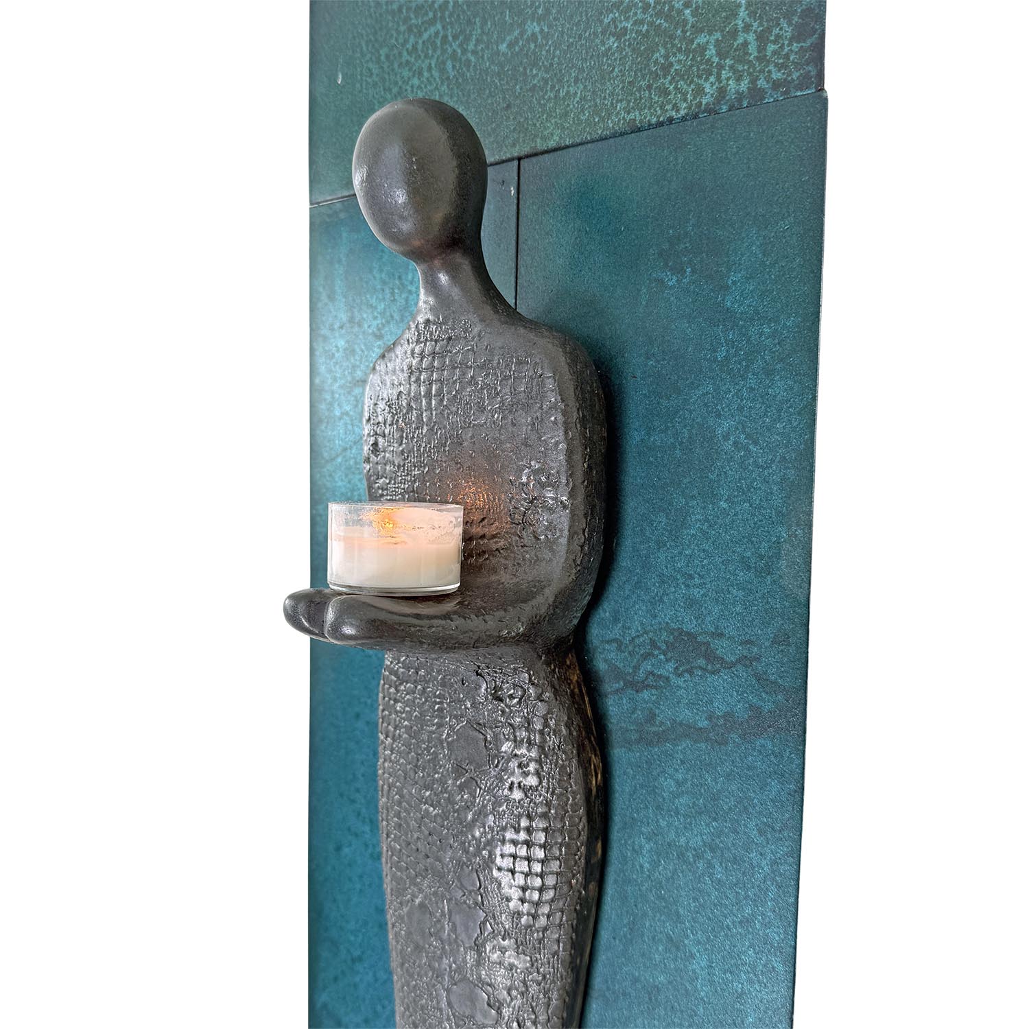 Lysdame på collage av metall