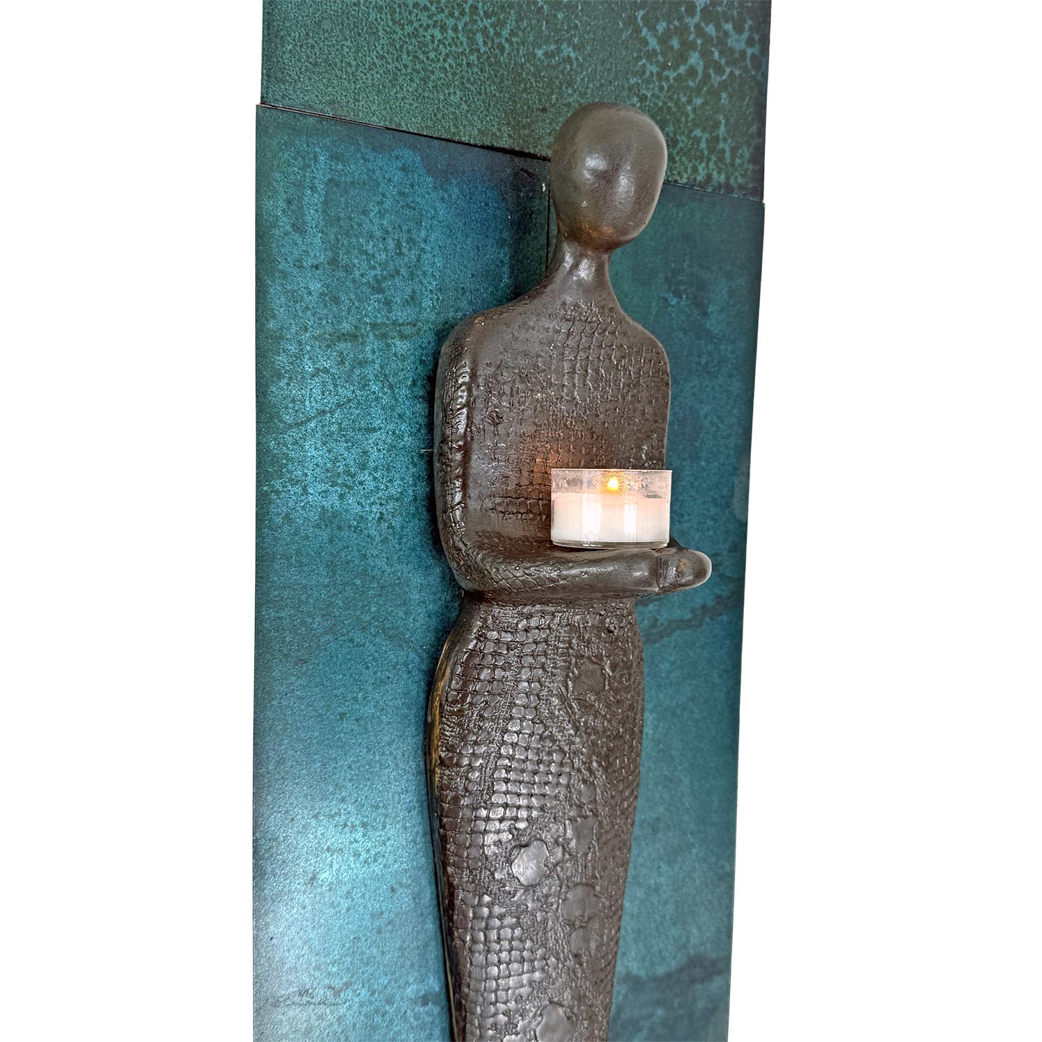 Lysdame på collage av metall